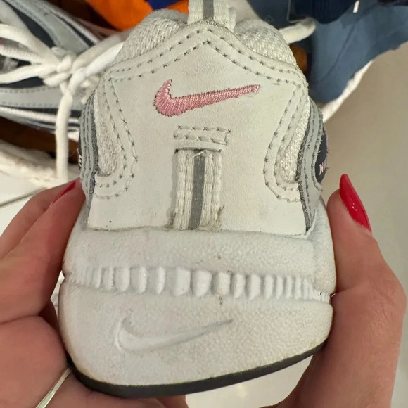 Nike Girl’s Pink Althetic Tennis Shoes - Picture 5 of 9